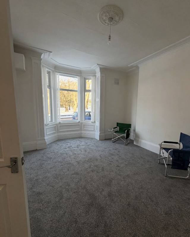 Bay-windowed living room with new carpet